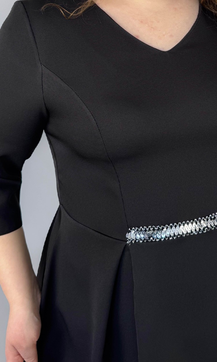 Rochie eleganta din stofa elastica cu accesoriu argintiu in talie