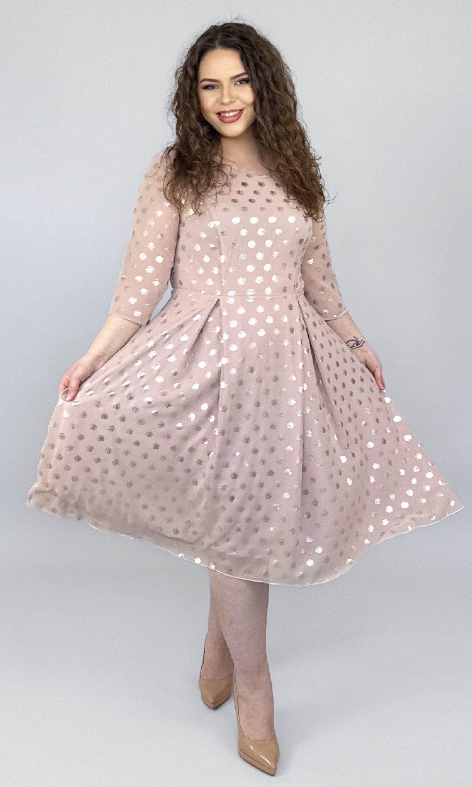 Rochie din voal in semiclos nude cu imprimeu buline