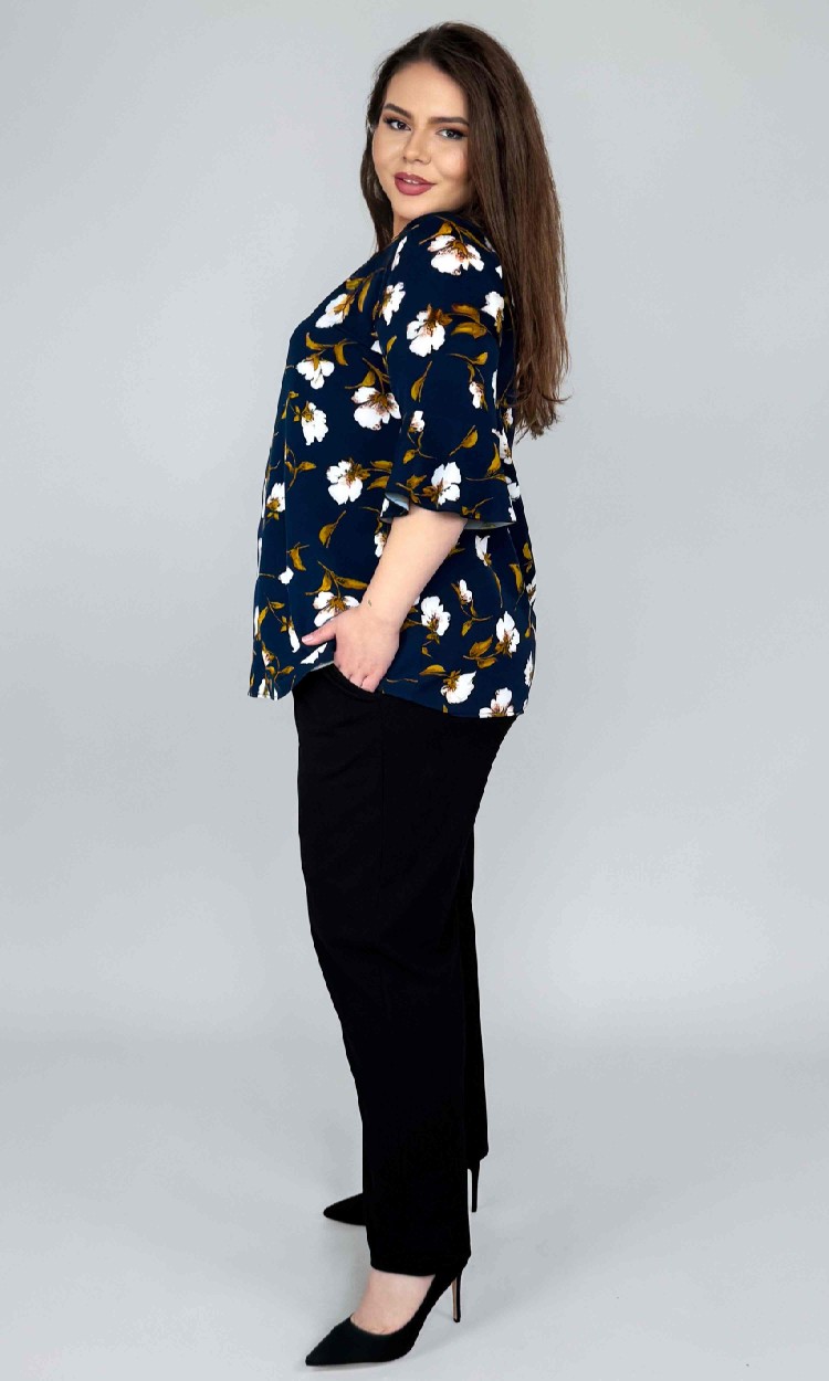 Compleu lejer cu bluza cu imprimeu floral bleumarin